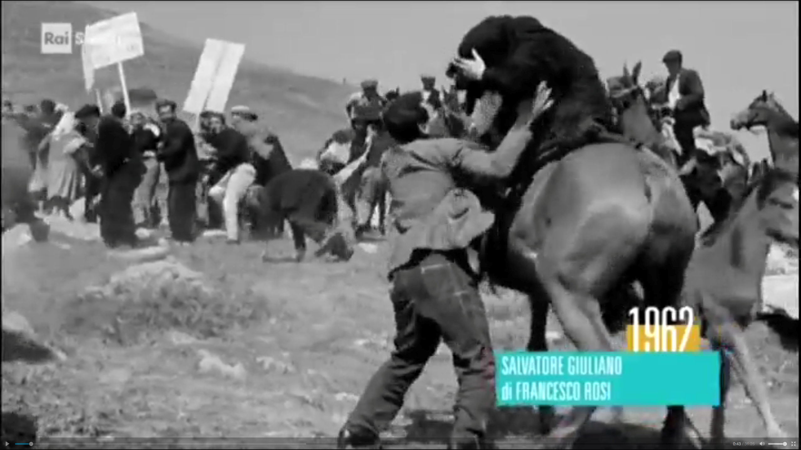 The gun-fire is beginning, people try to escape. Screenshot taken from the film Salvatore Giuliano reused in the program broadcast on RAI 3.